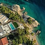 Luxury Beachfront Glorious With Pool And Jacuzzi بريلا