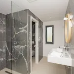 Luxury Beachfront Glorious With Pool And Jacuzzi بريلا