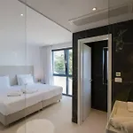 Luxury Beachfront Glorious With Pool And Jacuzzi بريلا