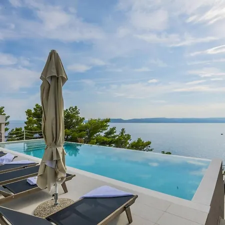 Luxury Beachfront Glorious With Pool And Jacuzzi فيلة بريلا