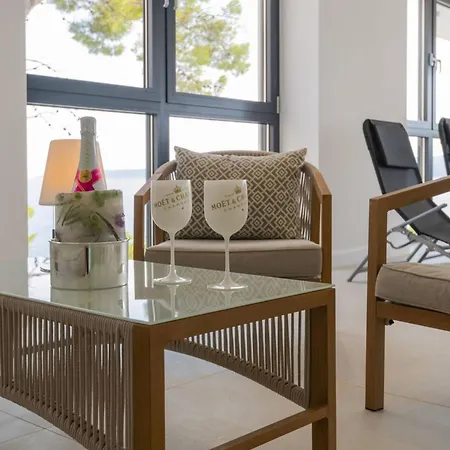 Luxury Beachfront Glorious With Pool And Jacuzzi * Brela