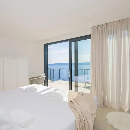 Luxury Beachfront Glorious With Pool And Jacuzzi