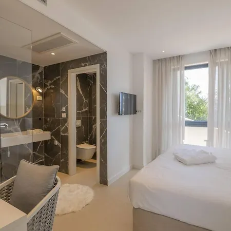 Villa Luxury Beachfront Glorious With Pool And Jacuzzi