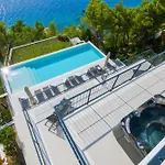 Luxury Beachfront Glorious With Pool Villa