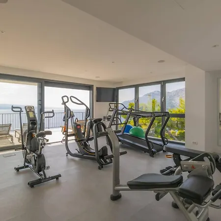 Luxury Beachfront Glorious With Pool And Jacuzzi Villa