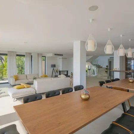 Luxury Beachfront Glorious With Pool And Jacuzzi Villa *