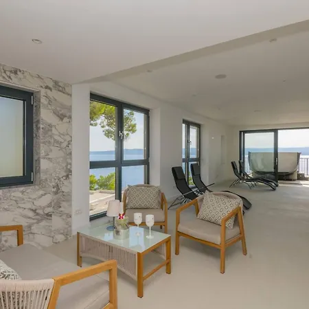 Luxury Beachfront Glorious With Pool And Jacuzzi * Brela