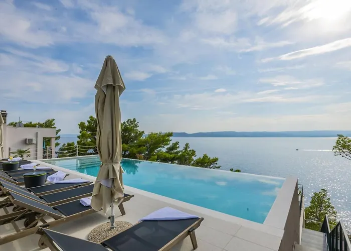 Luxury Beachfront Glorious With Pool Villa Brela