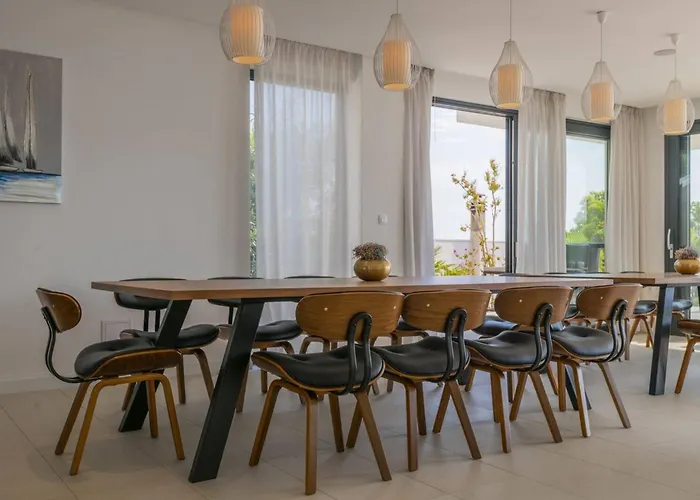 Villa Luxury Beachfront Glorious With Pool Brela