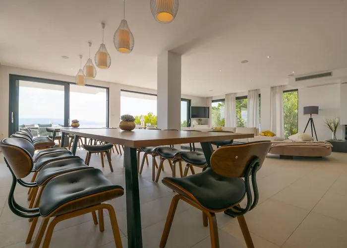 Luxury Beachfront Glorious With Pool Villa Brela