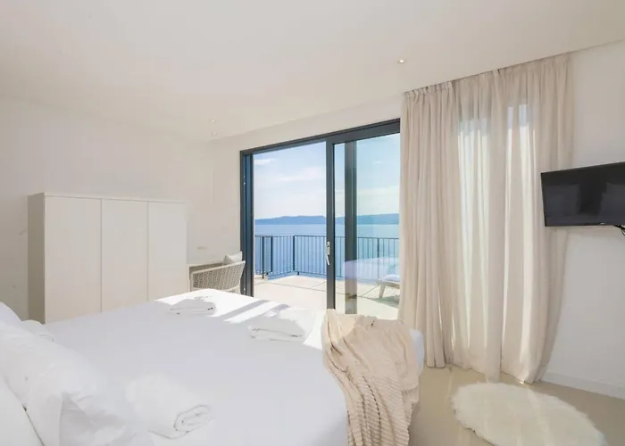 Luxury Beachfront Glorious With Pool