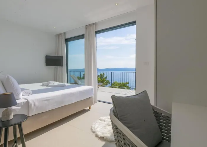 Luxury Beachfront Glorious With Pool فيلة بريلا